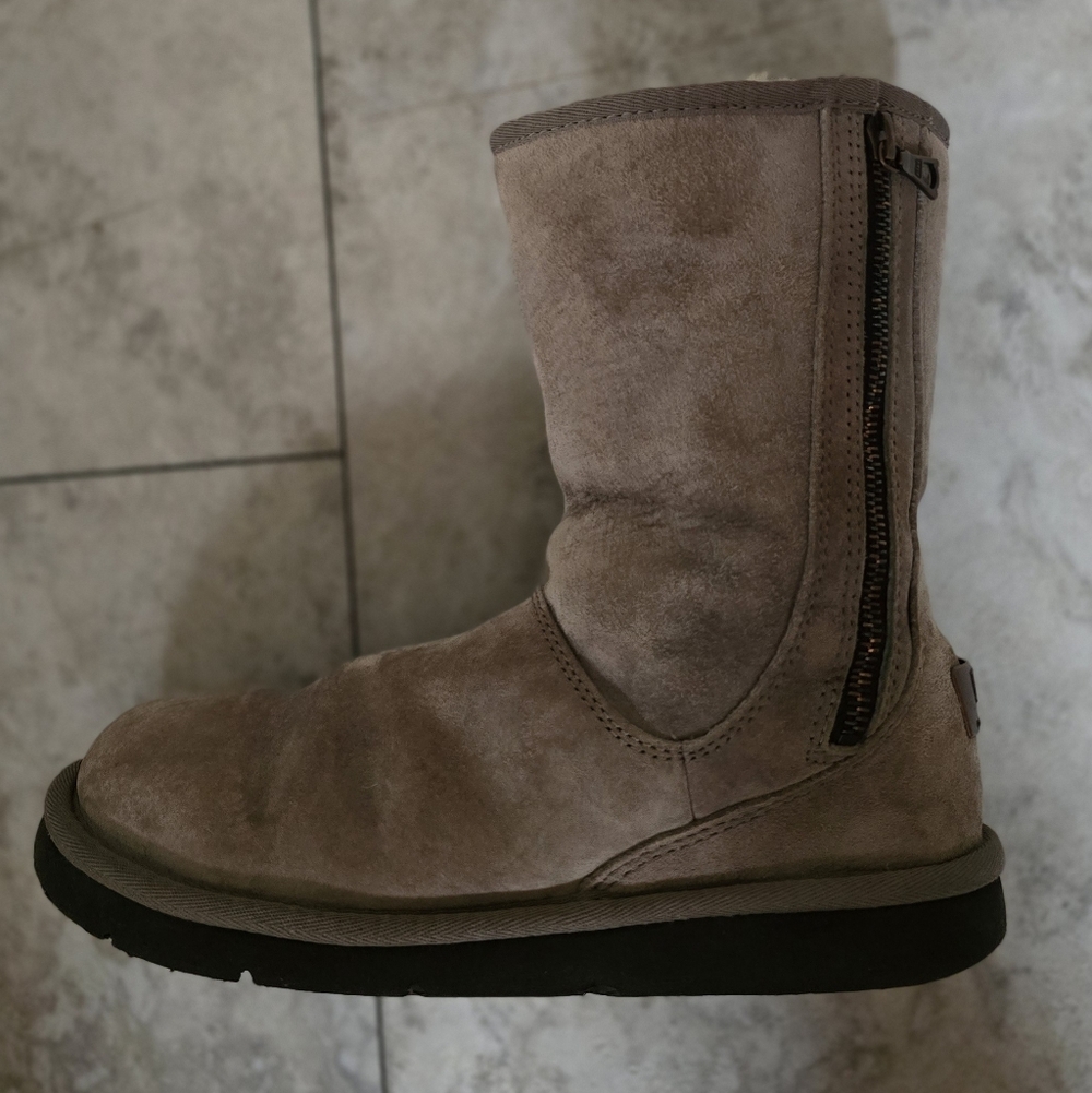 UGG Women's Ankle Boots in Taupe - Picture 6 of 8